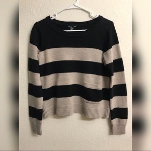 Basic H&M black long sleeved striped shirt. Good.